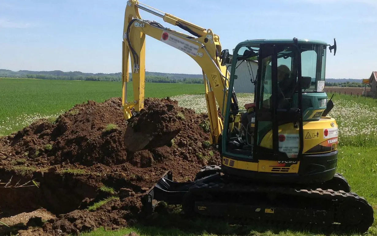 Bagger Aushub Swimmingpool Bregenz